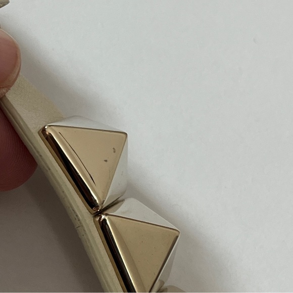 SOLD Valentino Garavani Large Rockstud Leather Bracelet Cream Gold - Picture 5 of 12